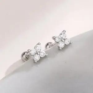 네잎클로버 귀걸이 행운 포인트 미니 장식 이어링