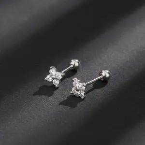 러블리 포인트 장식 네잎클로버 귀걸이 미니 이어링