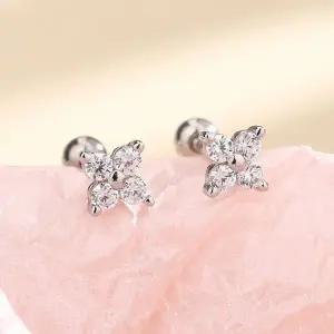 가벼운 포인트 네잎클로버 귀걸이 데일리 이어링