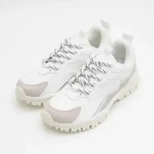 편한여성운동화 끈 포인트 키높이 여성 운동화 패션슈즈 학생 런닝화