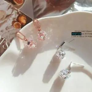 [다잇템] 여성 드롭 큐빅 크리스탈볼 럭셔리 지르코니아 반짝이는 귀걸이