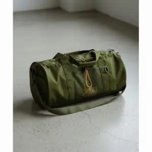 HOODHOOD 후드후드 시그니처 로고 스포티 더플백 보스턴백 여행용 운동 가방 카키