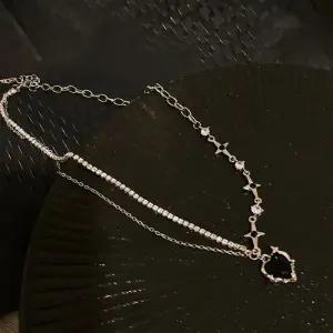 [신상오픈런]여성 일상 레이어드 하트 블랙 스트랩 목걸이 (39079154)