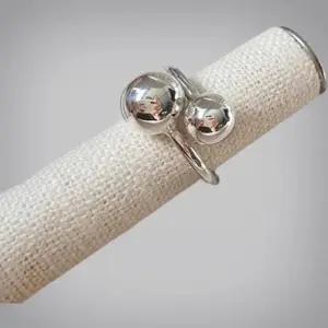 [신상오픈런]여성 기념일 반짝임 서클 원형 비대칭 실버볼 스타일링 링 (39079163)