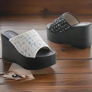 [신상오픈런]여성 발높이 강화 트위드 오픈토 슬리퍼 (32967083)