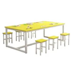 교습테이블 테이블 기스에 책걸상 낙서와 그림미술학원 튼튼한 학교 강한 열람실
