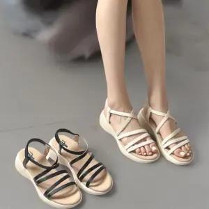 [신상오픈런]여성 블랙 아이보리 쿠셔닝 스트랩 밴딩 푹신 샌들 (39079874)