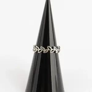 [신상오픈런]나뭇잎 톤온톤 컷아웃 실버링 월계관 은반지 (29965320)