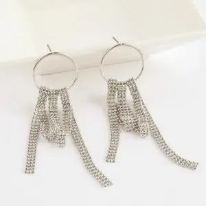 [신상오픈런]은볼 금볼 치렁치렁 멀티체인 드롭귀걸이 (29965245)