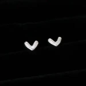 [신상오픈런]미니하트이어링 데일리 쁘띠 스털링실버 브이컷 (29965113)