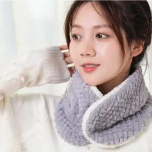 [신상오픈런]여성용 따뜻한 엠보싱 퍼 넥워머 목도리 (41569156)