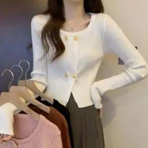 패션스타일 더블 봄코디 라운드 버튼 여성 아 아우터 봄 코디 여자 니트 크롭 가디건 더블버튼