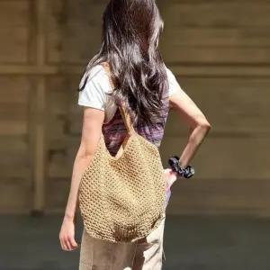 [신상오픈런]여자 아이보리 베이지 안감 니트 짜임 뜨개 숄더백 (39080007)