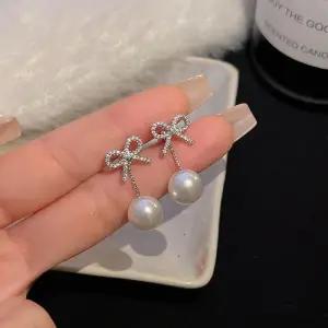 [신상오픈런]리본 진주귀걸이 드롭 찰랑 큐빅 미니이어링 (30273326)
