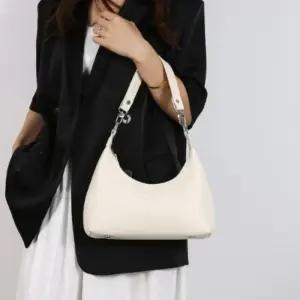 [신상오픈런]여성용 기본 호보백 조절 가능한 스트랩 숄더백 (39633402)