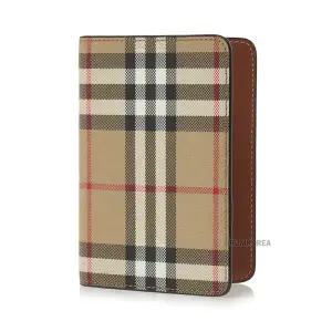 (버버리) FW25 여성 체크 여권지갑 8094441 LS PASSPORT COVER DFC A7026