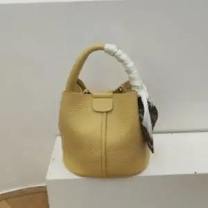 [다잇템] 여성 일상용 마후라 쁘띠 토트백 레더 핸드백