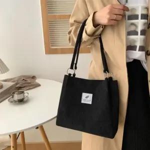 [라일리] Rly 코듀로이 숄더백 간절기 회사원 여성가방 장식패치