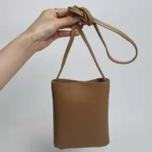 [라일리] Rly 핸드폰 가방 모카신베이지 여성미니백 휴대폰가방