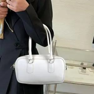 심플 러블리 스퀘어 휴대폰케이스 숄더백 핸드백다 바게트백 여자핸드백 여성가방 데