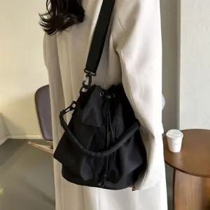 디테일 휴대폰케이스 크로스백 여성가방 가능한 포켓 조절 복조리백 여자핸드백 핸드