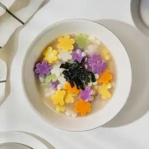 명가삼대떡집 국내산 쌀로 빚은 오색 빛깔 꽃 떡국떡 1봉(700g)