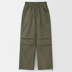 [엠엔씨][MNC] 리짓 무릎핀턱 와이드핏팬츠 (MDIP364LJ)