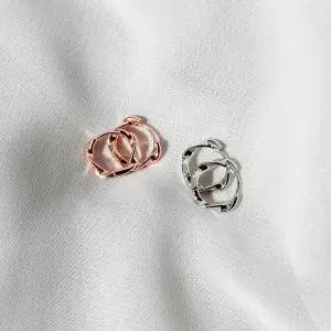 [하프클럽/]타마라 꽈배기 여성 미니멀 은색 미니 링 이어링