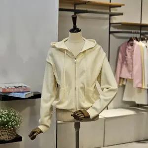 [대구백화점] [반에이크]백 레터링 후드 니트 집업(VB53KCMV01Z)