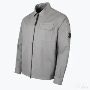 CP컴퍼니 25 오가닉 개버딘 풀 집 오버셔츠 18CMOS124A 110143G 935 짚