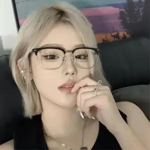 블루라이트 차단 패션 남자 여자 반뿔테 안경 쌍꺼풀수술 고등학생