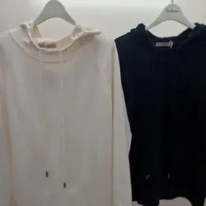 Latium HC06 깔끔한 로우반목 무지 품편한 후드 니트티  T2613sw11