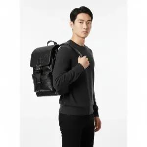 CELINE BACKPACK IN CALFSKIN WITH TRIOMPHE EMBOSSED 120813GLK 38SI) 트리옹프 엠보싱 카프스킨 백팩)