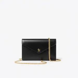 CELINE 26SS ENVELOPE WALLET ON CHAIN IN SHINY CALFSKIN 10P663DPV 38NO) 엔벨로프 체인 지갑)