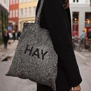 HAY 헤이 Hay Cotton Bag Black Dot 에코백