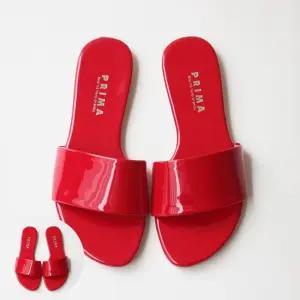 유광슬리퍼 국내생산 라운드 에나멜 낮은굽 일자 뮬 슬리퍼Y