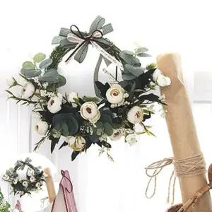 꽃장식 장미꽃을 손으로 엮어서 만든 메리로즈 리스