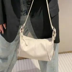 가죽 크로스 숄더백 멋스러운 미니 크로스바디 가방