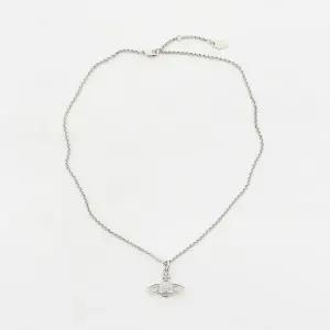 비비안웨스트우드 26SS 오알비 미니바스 릴리프 펜던트 여성 목걸이 63020086 02P116 P116