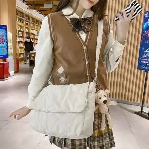 학생 크로스백 하트 엠보싱 방수 메신저백 데일리용