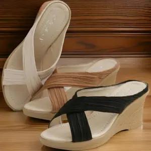 [신상오픈런]여성용 7cm 굽 더블 스트랩 라탄 웨지 샌들 (32967008)