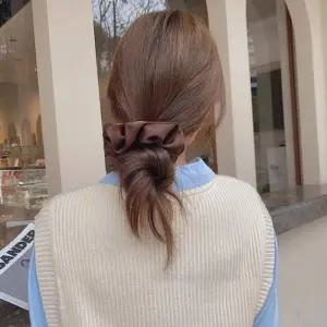 [신상오픈런]실키슈슈 반묶음 비비드 곱창머리끈 샤인 (30367069)