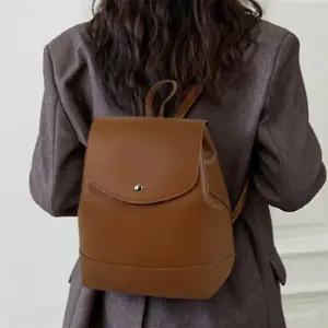 [신상오픈런]플립 직장인 클래식 여성 은색 미니백팩 페이크레더 (29988014)