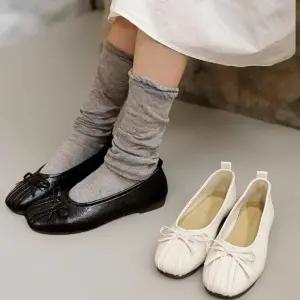 [신상오픈런]여성용 블랙 베이지 리본 장식 사각코 플랫 슈즈 (34325866)