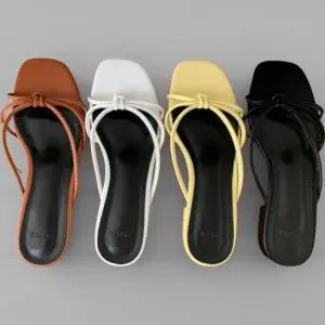 [신상오픈런]여성 사랑스러운 꼬임 스트랩 오픈토 낮은굽 샌들 (34325249)