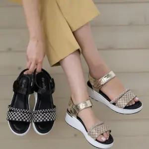 [신상오픈런]여성 체크무늬 블링 오픈토 스트랩 통굽 샌들 (34325232)