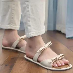 [신상오픈런]여성용 리본 장식 굽 없는 더블 스트랩 샌들 (32456436)