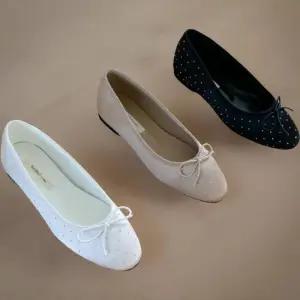 [신상오픈런]20대 여성 큐빅 장식 리본 플랫 슈즈 (34325872)