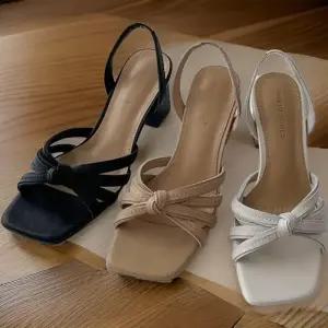 [신상오픈런]여성용 끈 꼬임 가죽 슬링백 샌들 (32456505)