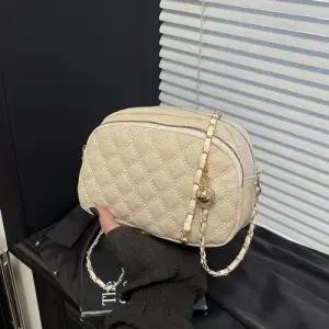 여성용 스퀘어백 체인 퀼팅 슬림핏 파우치 비주얼 크로스백 패피5